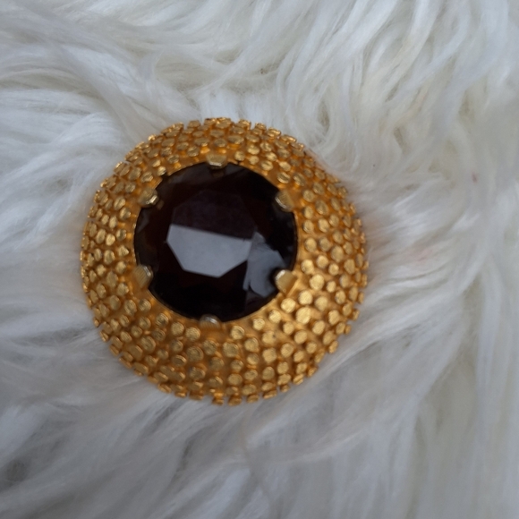 Vintage Gold Textured Brooch with Faceted Brown Glass Cabachib - Picture 5 of 6